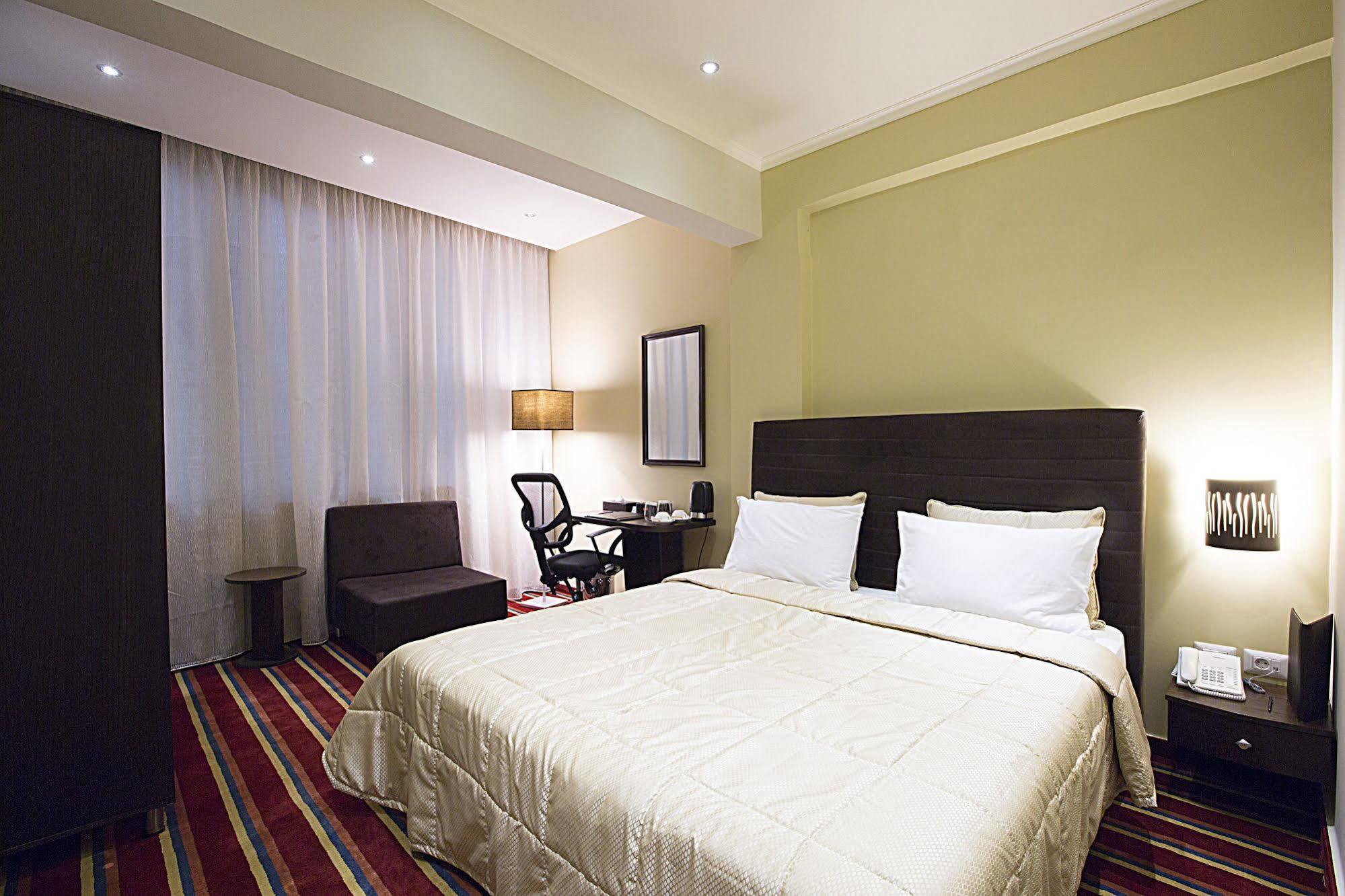 The J Hotel & Spa Бейрут Экстерьер фото